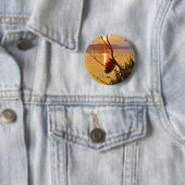Badge Rond 5 Cm Coucher de soleil du lac Pinecone (En situation)