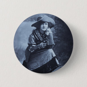 Badge Rond 5 Cm Cow-girl vintage et son six tireurs