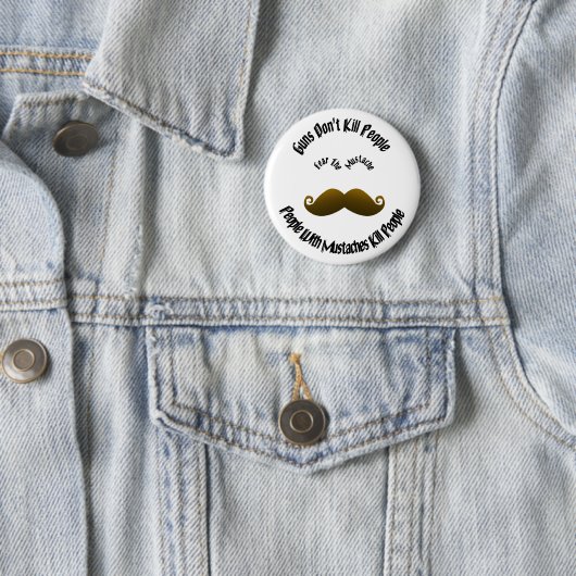 Badge Rond 5 Cm Craignez La Moustache (En situation)