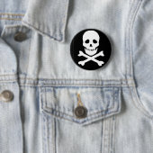 Badge Rond 5 Cm crâne classique et os croisés (En situation)