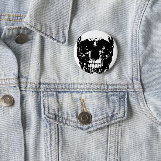Badge Rond 5 Cm Crâne d'art pop noir et blanc (En situation)