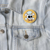 Badge Rond 5 Cm Crâne et chef drôles d'os croisés (En situation)