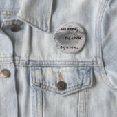 Badge Rond 5 Cm Creuser un trou : fosse de sable (En situation)