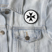 Badge Rond 5 Cm Croix de Malte noire (En situation)