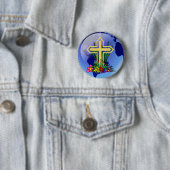 Badge Rond 5 Cm Croix et fleurs d'or (En situation)