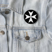 Badge Rond 5 Cm Croix maltaise blanche (En situation)