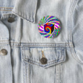 Badge Rond 5 Cm Cube arc-en-ciel (En situation)