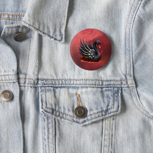 Badge Rond 5 Cm Cygne noir d'os – Élégance gothique (En situation)