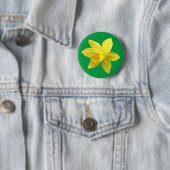 Badge Rond 5 Cm Daffodique jaune sur vert (En situation)