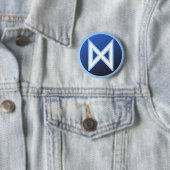 Badge Rond 5 Cm Dagaz Daeg Rune (En situation)