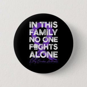 Badge Rond 5 Cm Dans Cette Famille, Personne Ne Lutte Seul Contre