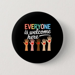 Badge Rond 5 Cm Dans Cette Salle Tout Le Monde Est Bienvenue Ici E