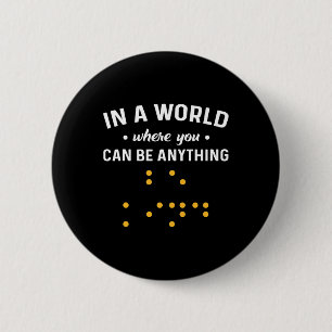 Badge Rond 5 Cm Dans Un Monde Où Vous Pouvez Être N'Importe Quoi "