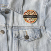 Badge Rond 5 Cm Deep Dish Pizza Day April 5th Holiday Button (En situation)