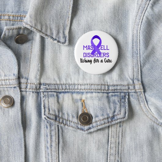 Badge Rond 5 Cm Démangeaisons pour un ruban mauve à cellule mâchée (En situation)