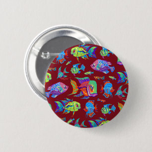 Badge Rond 5 Cm Des poissons tropicaux amusants sur le rouge foncé