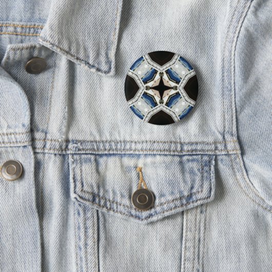 Badge Rond 5 Cm Design blanc foncé et bleu clair (En situation)