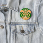 Badge Rond 5 Cm Design vert jaune. (En situation)