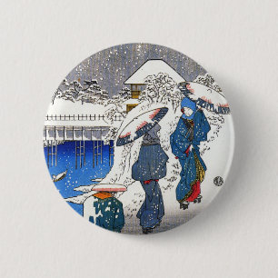Badge Rond 5 Cm Deux dames qui discutent dans la neige, Ando Hiros