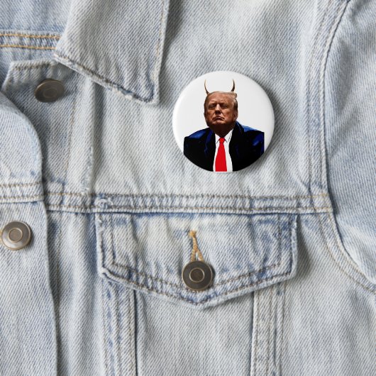 Badge Rond 5 Cm Devil J. Trump (En situation)