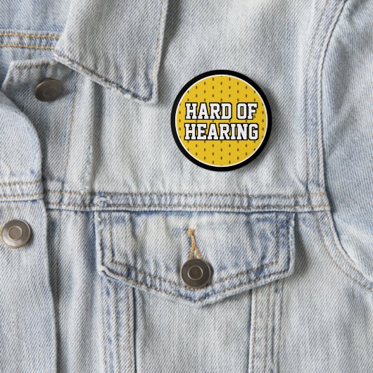 Badge Rond 5 Cm Difficile à entendre Noir Jaune Varsity Sourde (En situation)