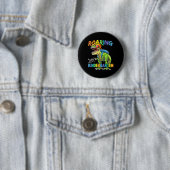 Badge Rond 5 Cm Dinosaure T Rex Ck À L'École B (En situation)
