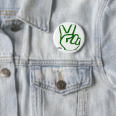 Badge Rond 5 Cm Doigts de paix - vert (En situation)