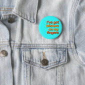 Badge Rond 5 Cm Doigts lisibles (En situation)