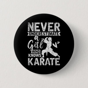 Badge Rond 5 Cm Don De Filles Ne Sous-Estime Jamais Une Fille Qui 
