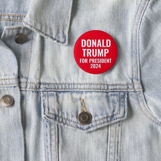 Badge Rond 5 Cm Donald Trump pour le président Pinback Button 2024 (En situation)