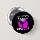 Badge Rond 5 Cm Dont Let The Ponytail Fool You I Funny Karate (Devant & derrière)