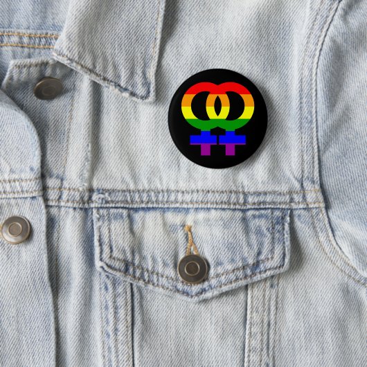 Badge Rond 5 Cm Double symbole femelle d'arc-en-ciel (En situation)