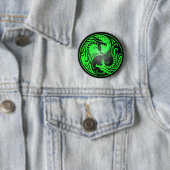 Badge Rond 5 Cm Dragons, vert et noir de Yin Yang (En situation)