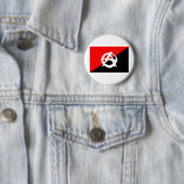 Badge Rond 5 Cm Drapeau d'anarchiste avec le symbole d'A (En situation)