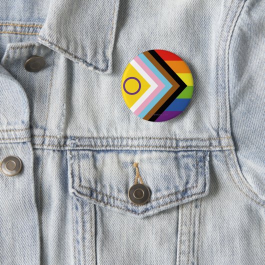 Badge Rond 5 Cm Drapeau de fierté intersexe de SlipperyJoe's fond (En situation)