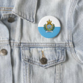 Badge Rond 5 Cm Drapeau de Saint-Marin (En situation)
