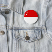 Badge Rond 5 Cm Drapeau de Singapour (En situation)