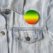 Badge Rond 5 Cm Drapeau Rainbow Reggae (En situation)