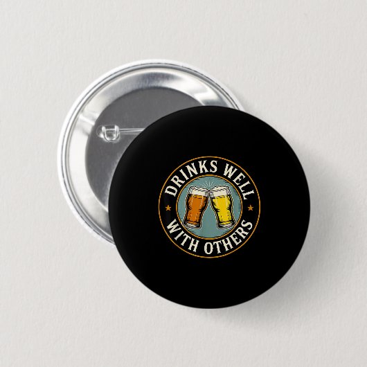 Badge Rond 5 Cm Drinks Well With Others Drinking Gift (Devant & derrière)