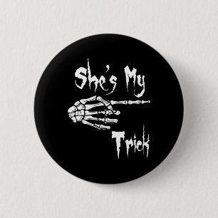 Badge Rond 5 Cm Drôle Elle est mon squelette de truc Halloween Fac
