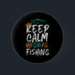 Badge Rond 5 Cm Drôle Garder le calme et aller Pêche Humour pêcheu<br><div class="desc">Design amusant et humoristique pour les pêcheurs, les pêcheurs, les amateurs de pêche fluviale et de lac. Cette marchandise vintage, rétro et en détresse est à porter sur votre voyage de pêche au cabine par le bois. Apportez vos engrenages, la canne à pêche, la bobine de pêche et attrapons du...</div>