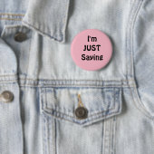 Badge Rond 5 Cm Drôle, je dis juste Bouton, rose (En situation)