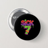 Badge Rond 5 Cm Drôle Malade Sept 67 Drôle Meme Malade De 7 (Devant & derrière)