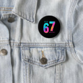 Badge Rond 5 Cm Drôle Six Sept 6 7 Mème Génération Alpha Argot 67 (En situation)