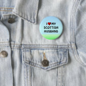 Badge Rond 5 Cm Ecosse : J'AIME MON MARI ÉCOSSAIS bouton (En situation)