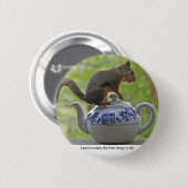 Badge Rond 5 Cm Écureuil se reposant sur une théière (Devant & derrière)