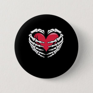 Badge Rond 5 Cm Ed Heart Dans Les Mains Squelettiques Classique