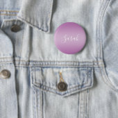 Badge Rond 5 Cm Editable Soft Mauve Ombre & White Text Script (En situation)