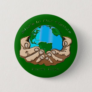 Badge Rond 5 Cm ELLE EST DANS NOTRE collection MAINS