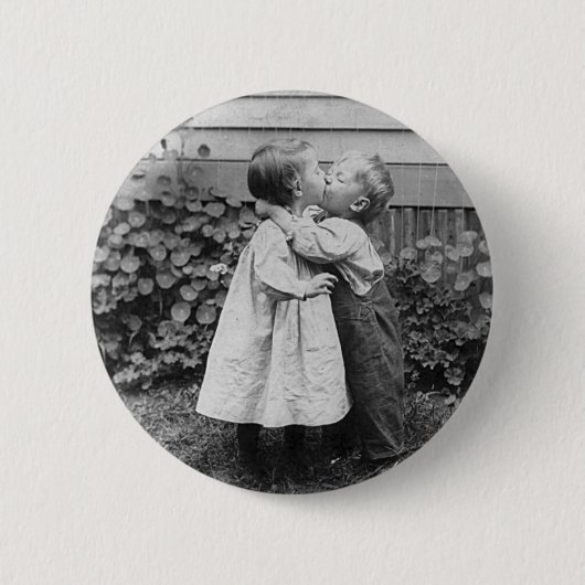 Badge Rond 5 Cm Elle obtient le penny, il obtient le baiser (Devant)